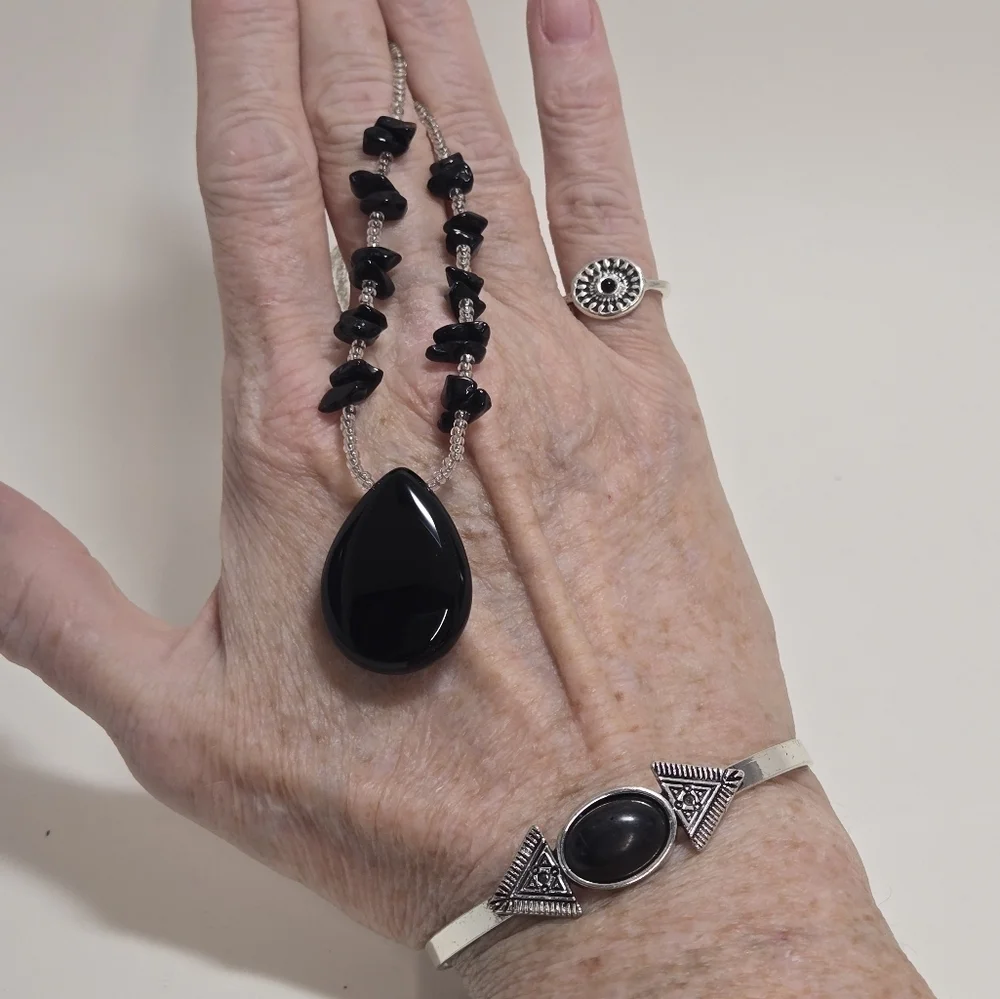 Glass Bead and Onyx Necklace 18